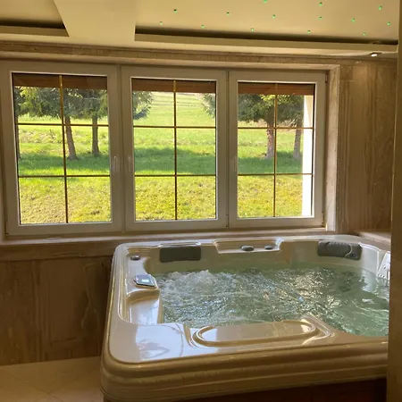 Holiday home Dom Na Wylacznosc Z Jacuzzi, Sauna I Basenem Mucharz
