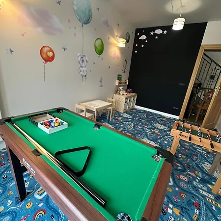 Holiday home Dom Na Wylacznosc Z Jacuzzi, Sauna I Basenem *